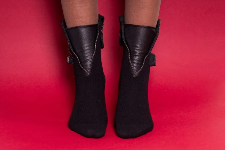 Black Zipper Swirl Crew - Image 5