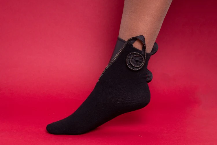 Black Zipper Swirl Crew - Image 6