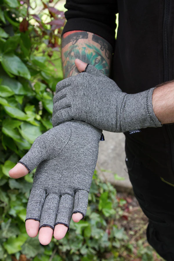 Imak Compression Fingerless Gloves - Image 9